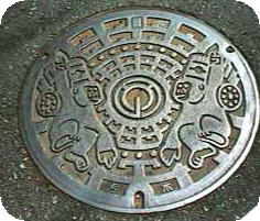 nobeoka-manhole-closer-look.jpg